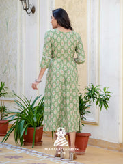 πΏ Graceful Knee-Length Embroidered Kurta β Green