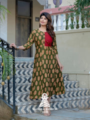 🌿 Luxe Dark Green Rayon Kurta with Embroidery Magic