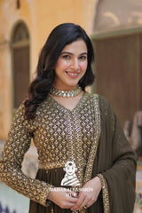 🌸 Soft Cotton-Lined Kurti Set for Festive Comfort - Special Designer Gown