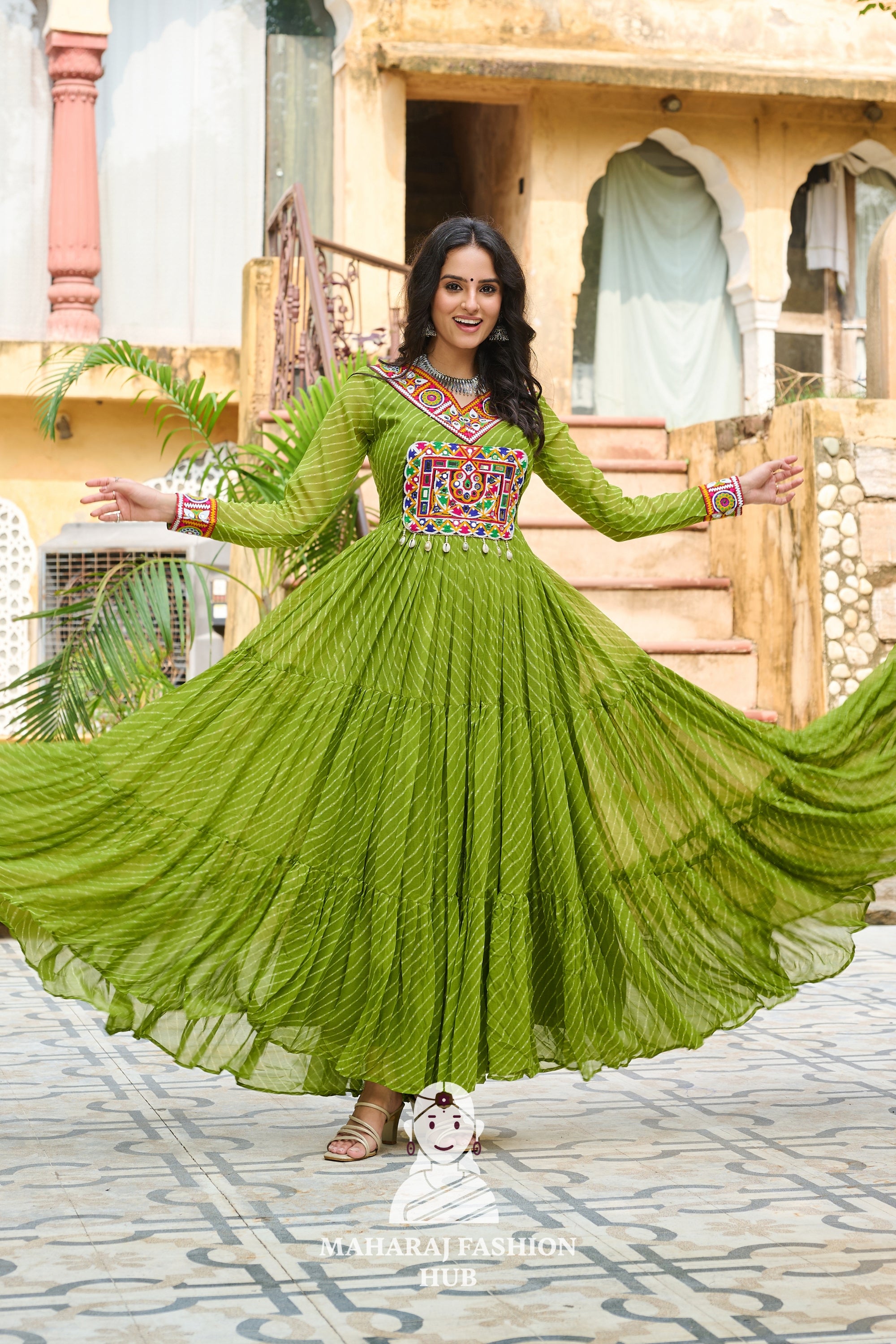 Elegant Laheriya Print Kutchi Patchwork Faux Georgette Navratri Gown ✨💃
