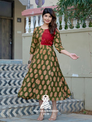 🌿 Luxe Dark Green Rayon Kurta with Embroidery Magic