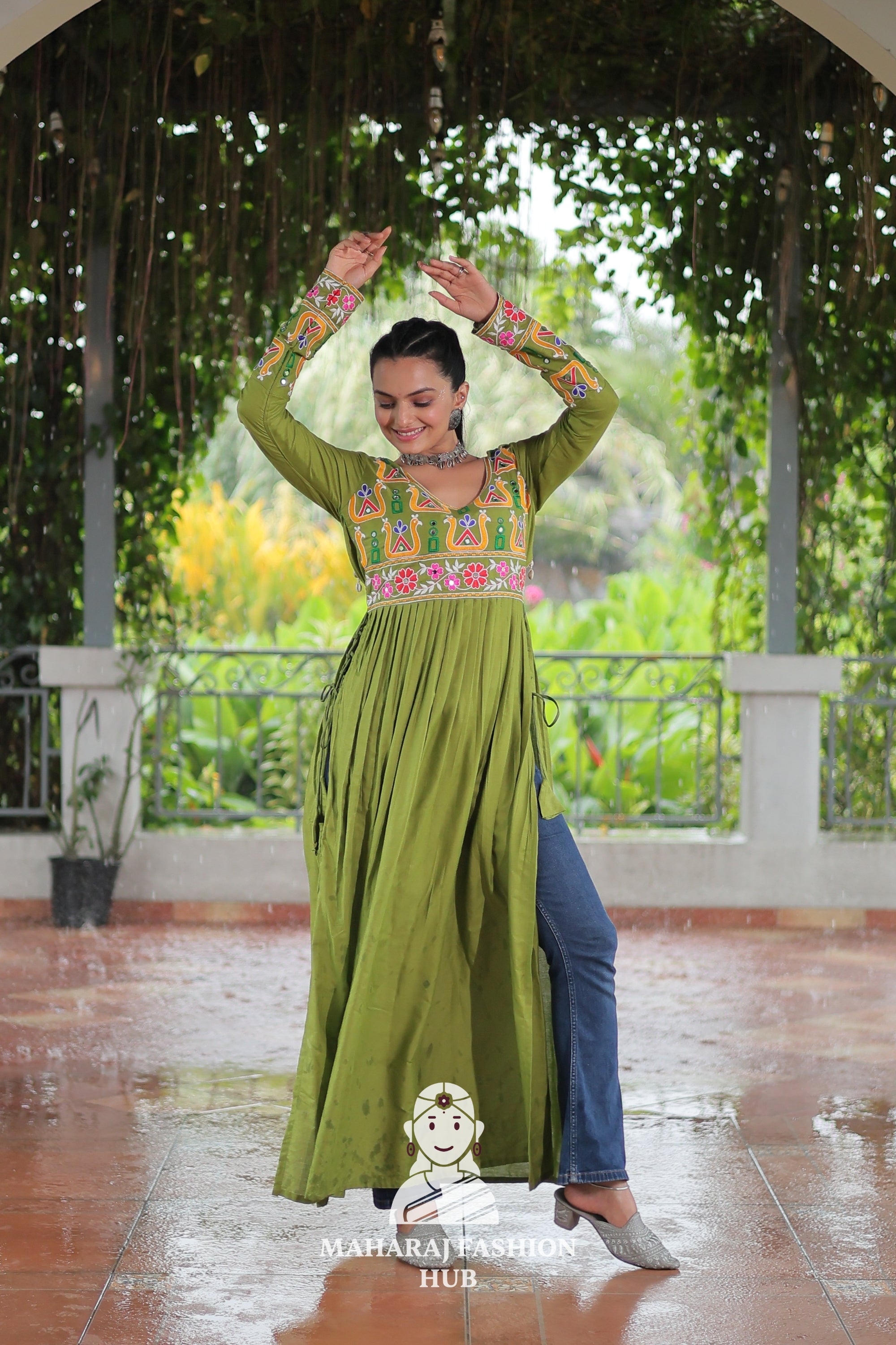 Navratri - Get Vibrant Festive Look – Kutchi Gamthi 14 Kg Rayon Kurti 🎨💃