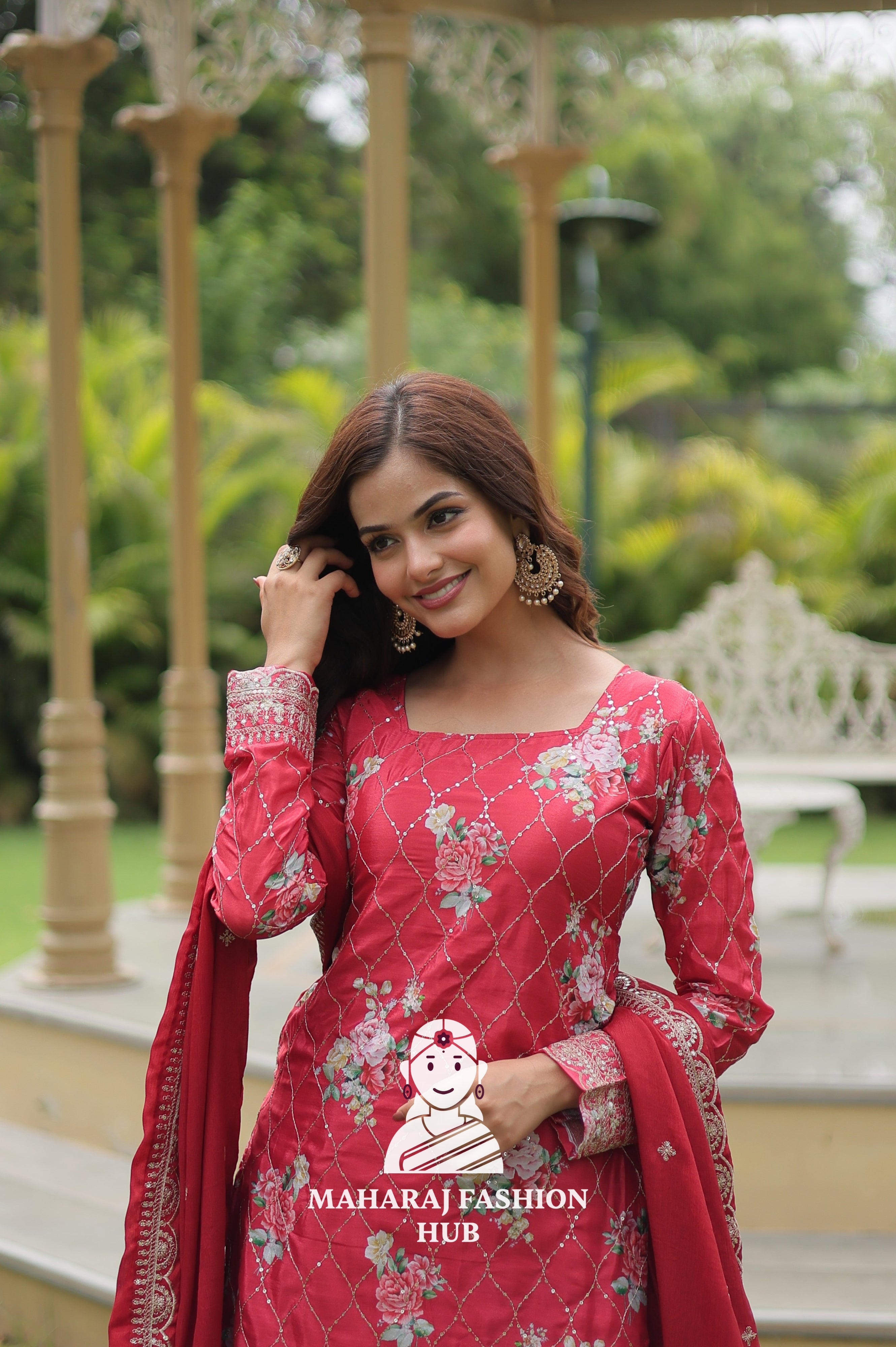 💫 Chinnon Charm with Sequins Spark