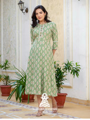 🌿 Graceful Knee-Length Embroidered Kurta – Green
