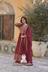 🌸 Soft Cotton-Lined Kurti Set for Festive Comfort - Special Designer Gown