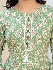 🌿 Graceful Knee-Length Embroidered Kurta – Green
