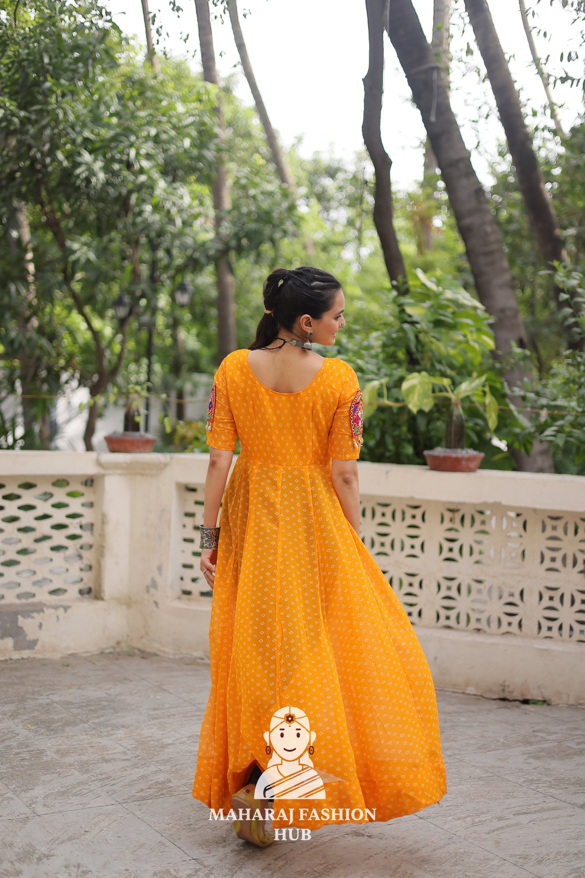 Vibrant Bandhani Print Kutchi Embroidery Round Neck Navratri Kurti 🎨💃