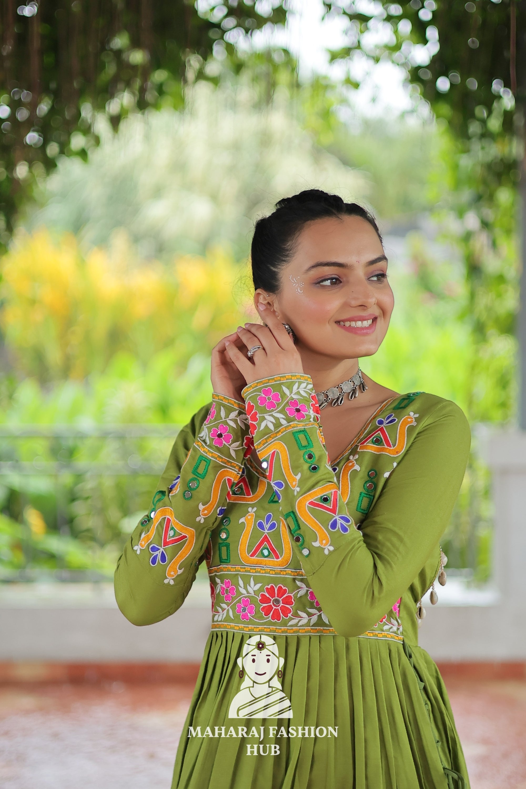 Navratri - Get Vibrant Festive Look – Kutchi Gamthi 14 Kg Rayon Kurti 🎨💃