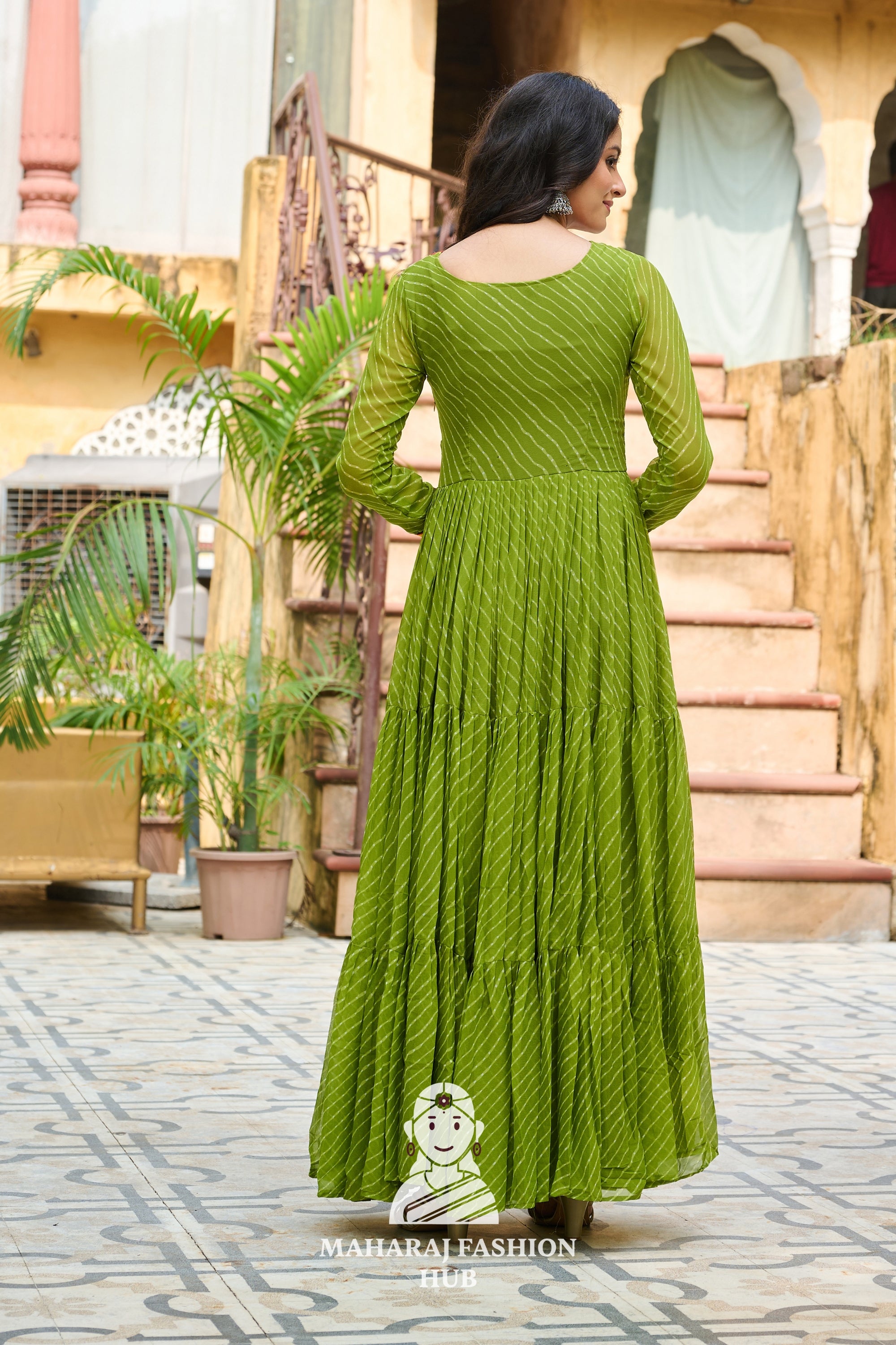 Elegant Laheriya Print Kutchi Patchwork Faux Georgette Navratri Gown ✨💃