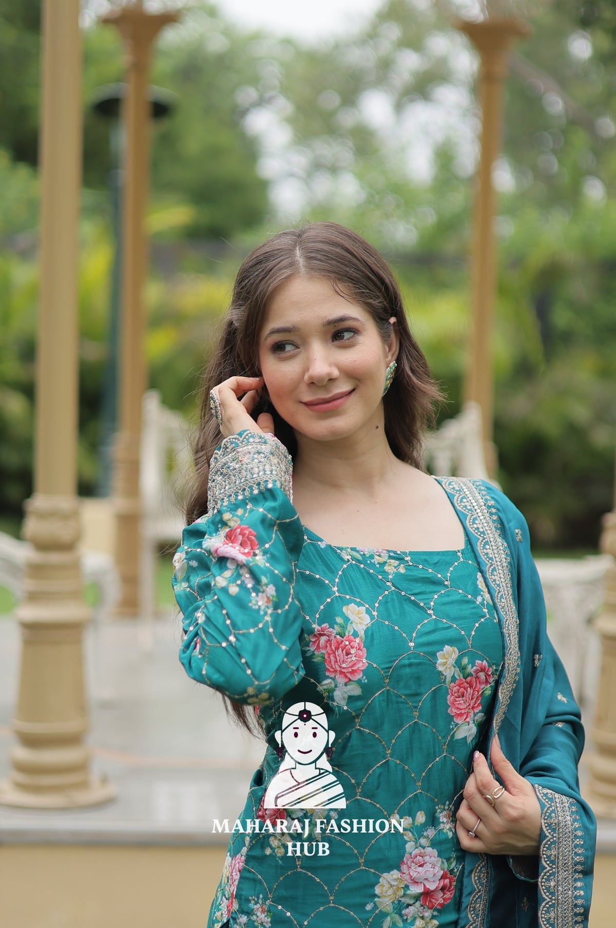 👗 Full Set of Embroidered Grace - Special Designer Gown