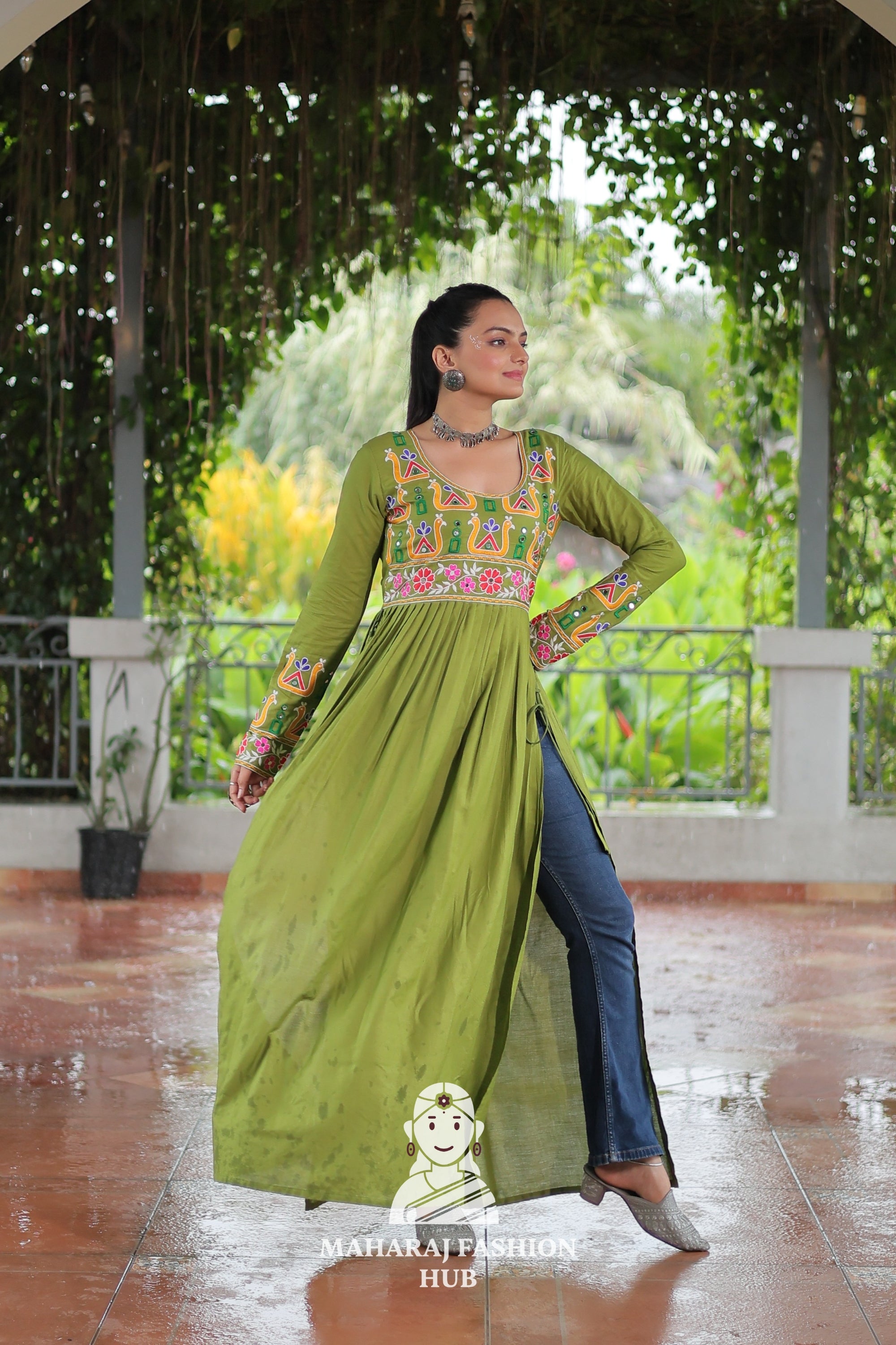 Navratri - Get Vibrant Festive Look – Kutchi Gamthi 14 Kg Rayon Kurti 🎨💃