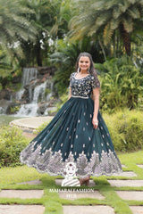 💫 Elegant Round Neck Glamour - Special Designer Gown