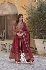 🌸 Soft Cotton-Lined Kurti Set for Festive Comfort - Special Designer Gown