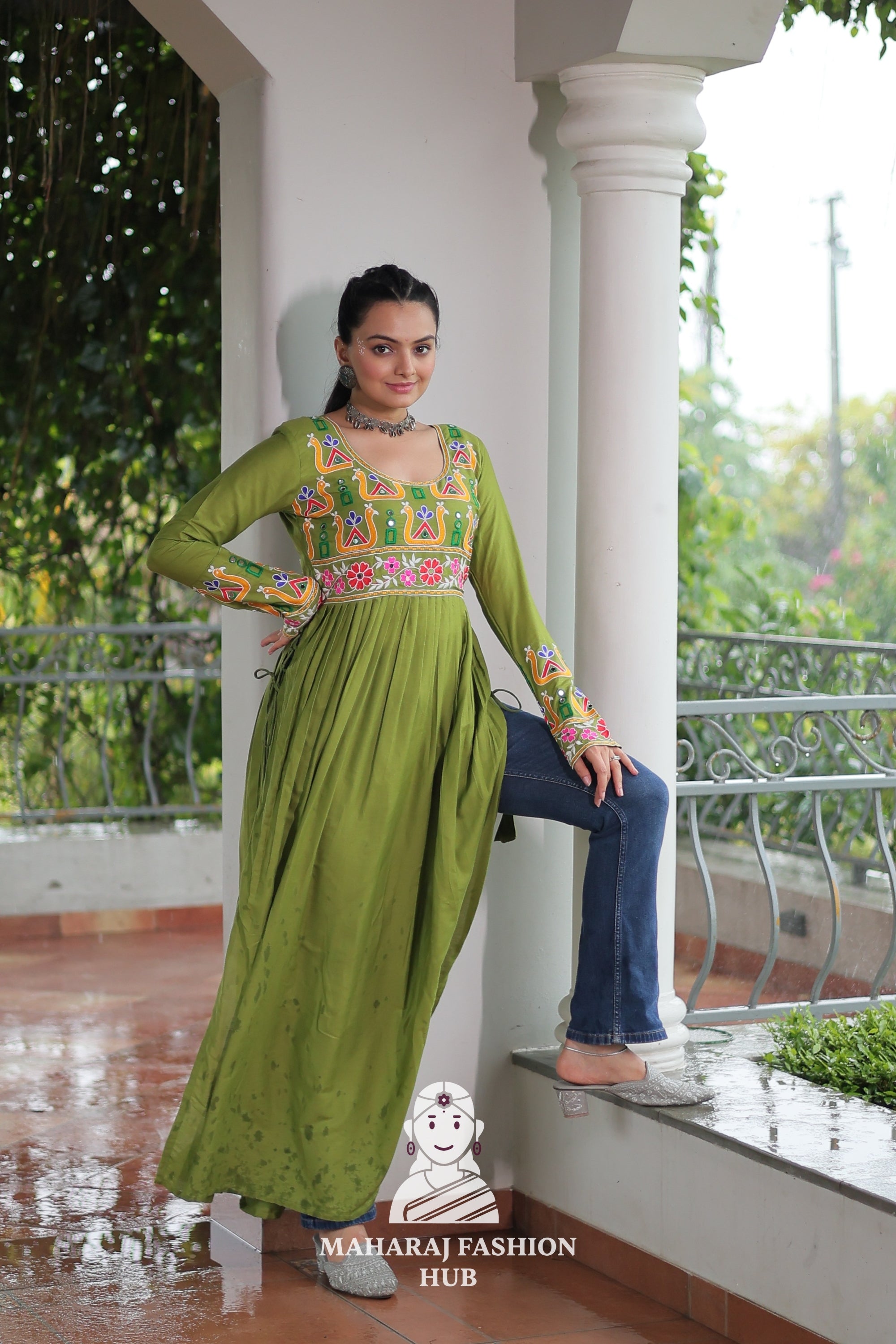 Navratri - Get Vibrant Festive Look – Kutchi Gamthi 14 Kg Rayon Kurti 🎨💃