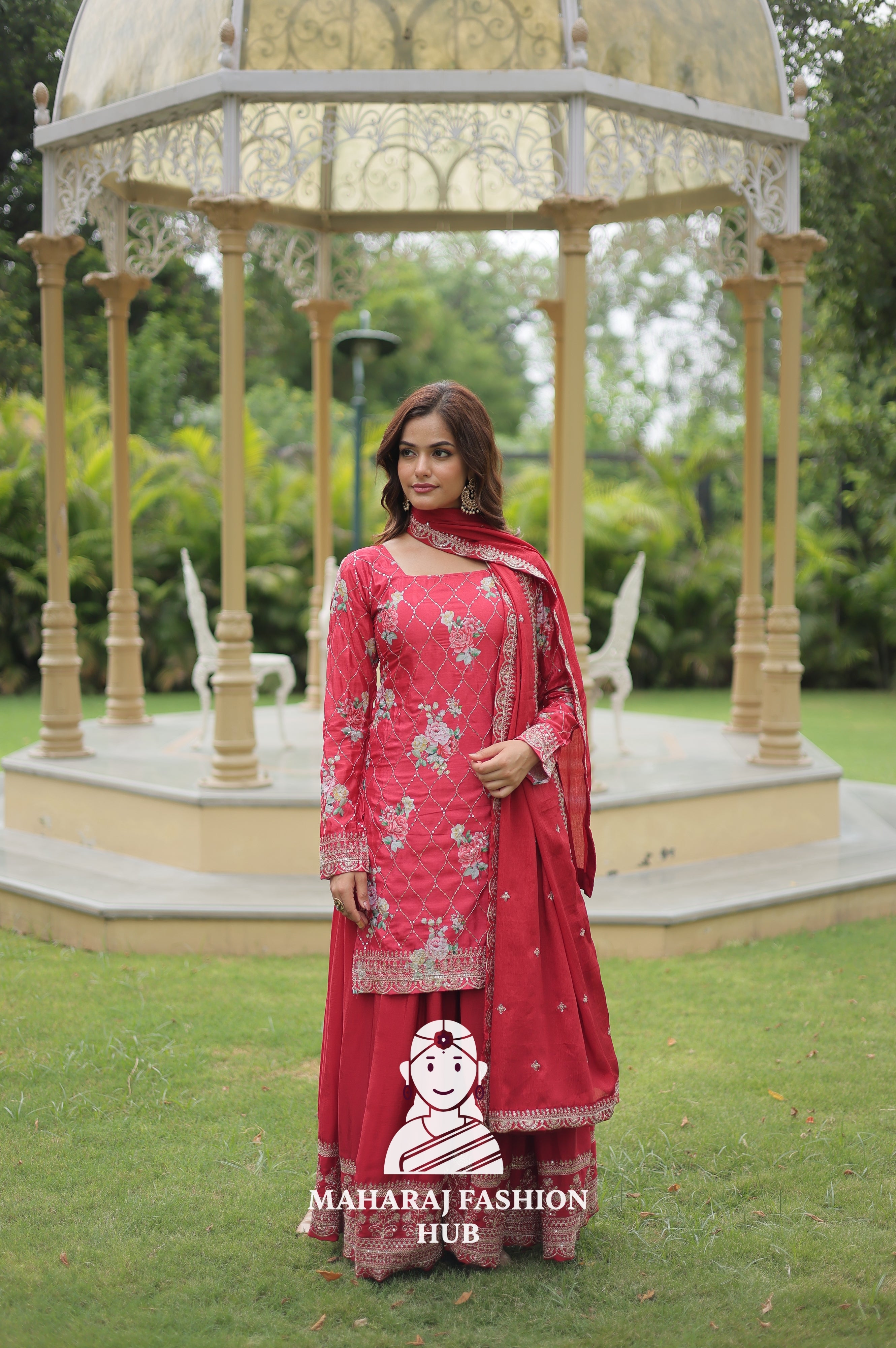 💫 Chinnon Charm with Sequins Spark