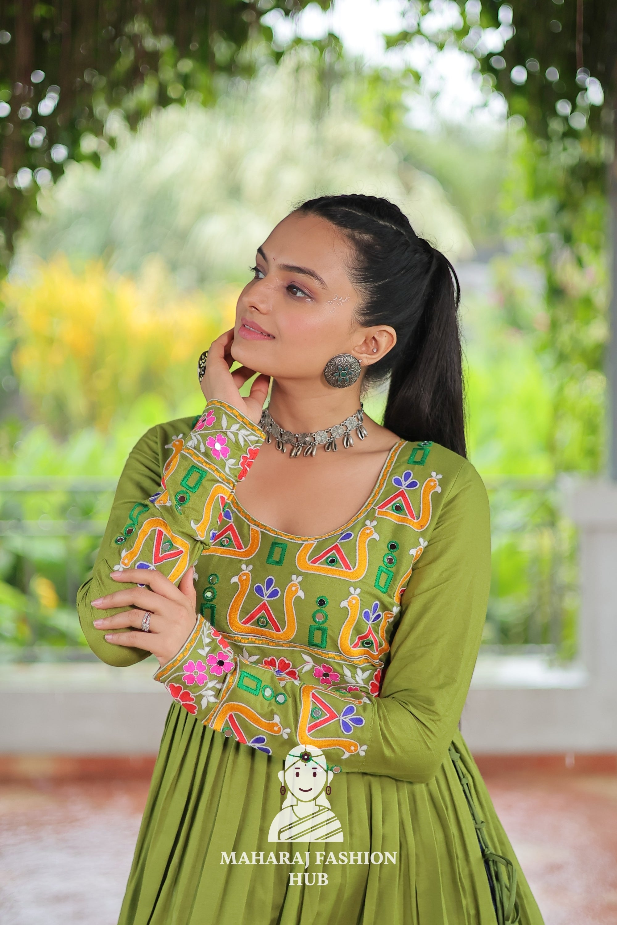 Navratri - Get Vibrant Festive Look – Kutchi Gamthi 14 Kg Rayon Kurti 🎨💃